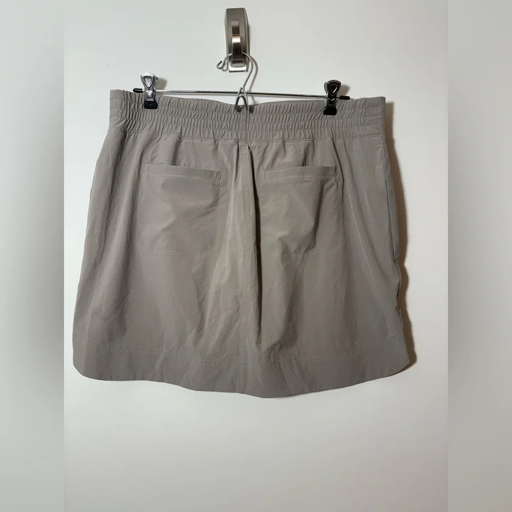 Athleta ~ Chelsea Cargo Skort Lt Asphalt Grey Soft Stretch Skirt/Shorts Sz 12